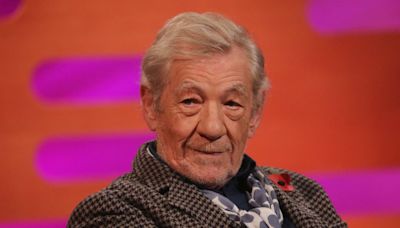 Ian McKellen watches final day of Falstaff play as he recovers from theatre fall