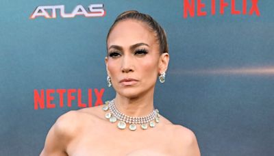 Jennifer Lopez Rocks Wedding Ring on Carpet Amid Ben Affleck Rumors
