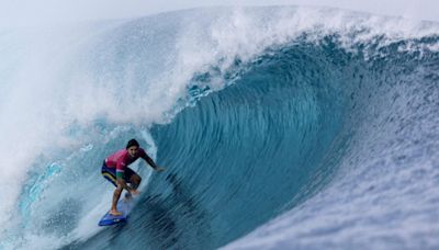 Análise: Gabriel Medina e Tatiana Weston-Webb mantêm sonho vivo de medalhas no surfe olímpico