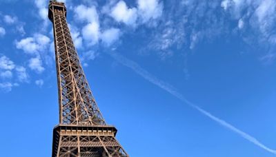 Priscila Fantin e Bruno Lopes publicam novo clique romântico em frente a Torre Eiffel