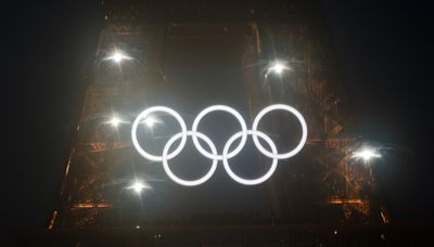奧運開幕 巴黎鐵塔上演五環燈光秀（3） (圖)