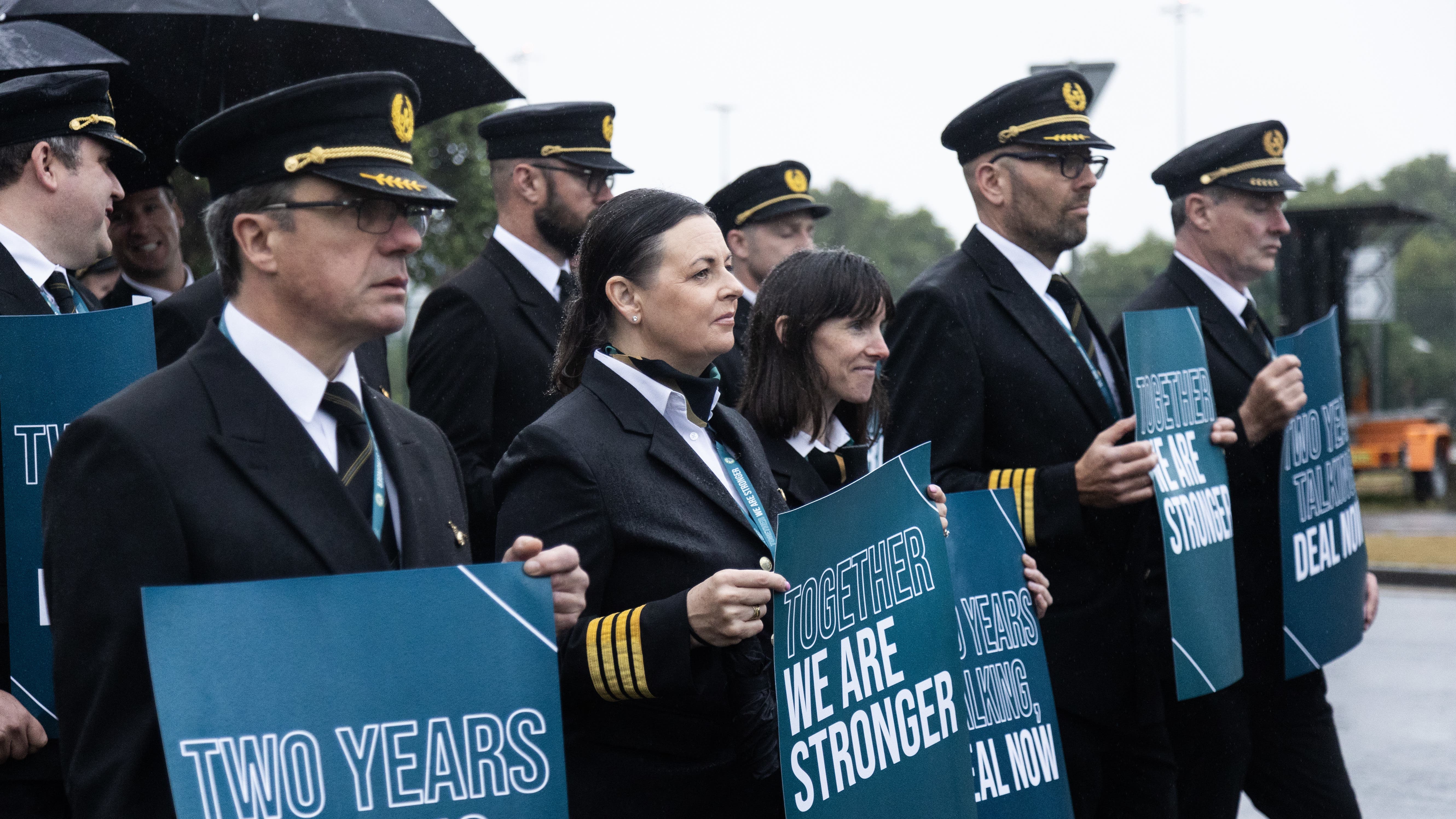 Aer Lingus pilots vote to accept pay deal