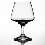 Shorter than Bordeaux glasses with a wider bowl Designed for lighter-bodied red wines like Pinot Noir Enhances the wines aroma and allows for a more delicate sip