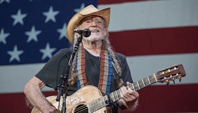 Willie Nelson Cleared by Doctors, Will Return to Road Next Week