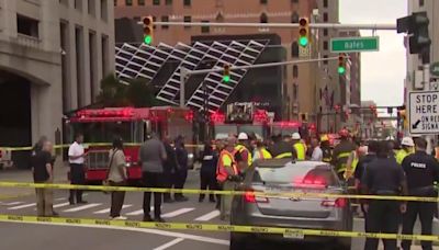 1 person injured in sewer explosion that sent manhole cover flying in downtown Detroit