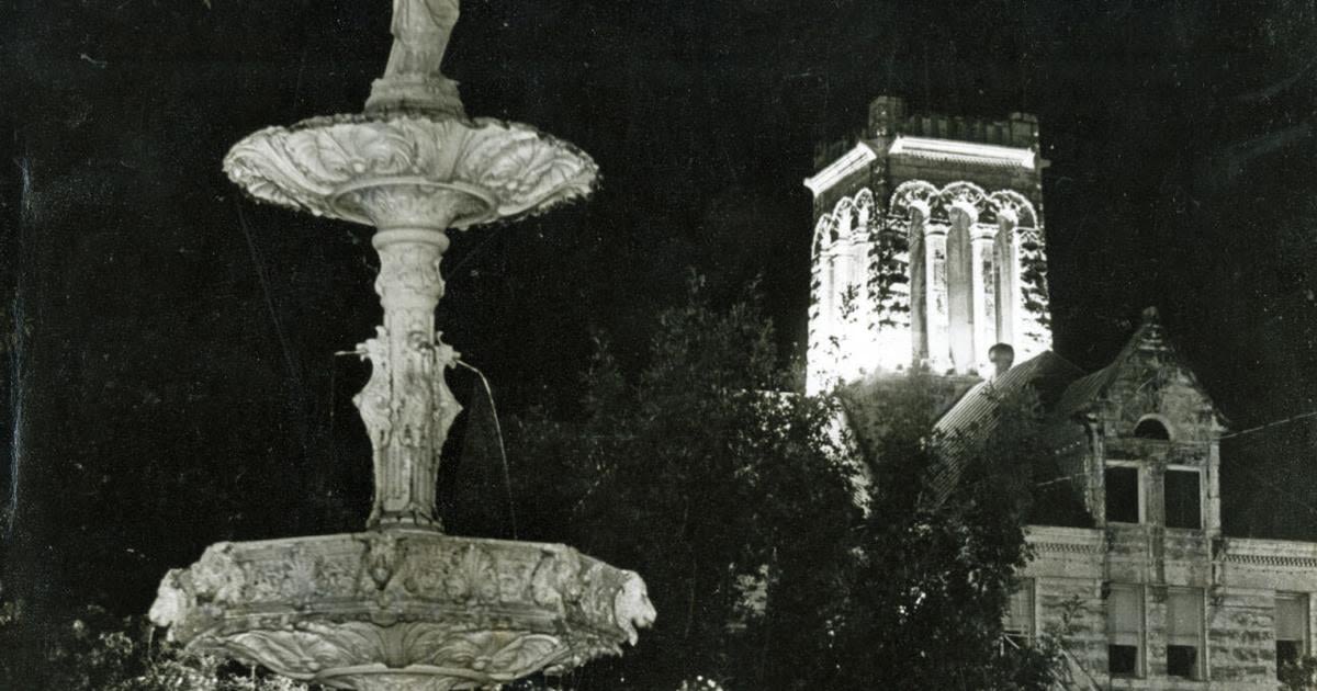 SOPHIENBURG: History of the fountain in Main Plaza