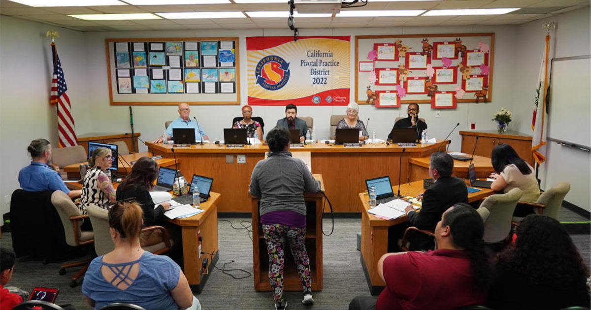 Antioch school board keeps embattled superintendent amid bullying scandal