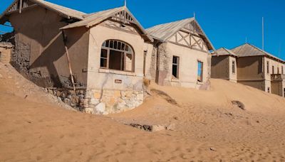 Un pueblo fantasma sepultado bajo la arena del desierto en Namibia