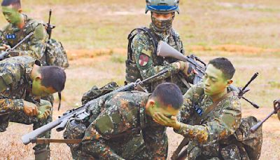 台大男不爽「繳稅養低薪軍人」遭現役國軍秀報稅單打臉