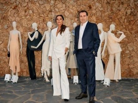 Mango festeggia 40 anni con Victoria Beckham