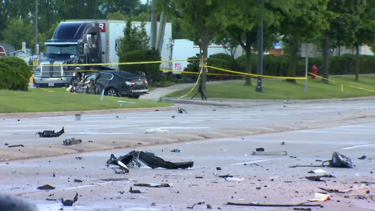 Elk Grove Village roads closed following car crash; several hospitalized with injuries