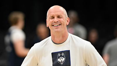 LeBron James recently praised Dan Hurley and his offense