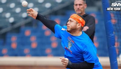 Mets manager Carlos Mendoza provides injury updates on Francisco Alvarez, Kodai Senga, and Drew Smith