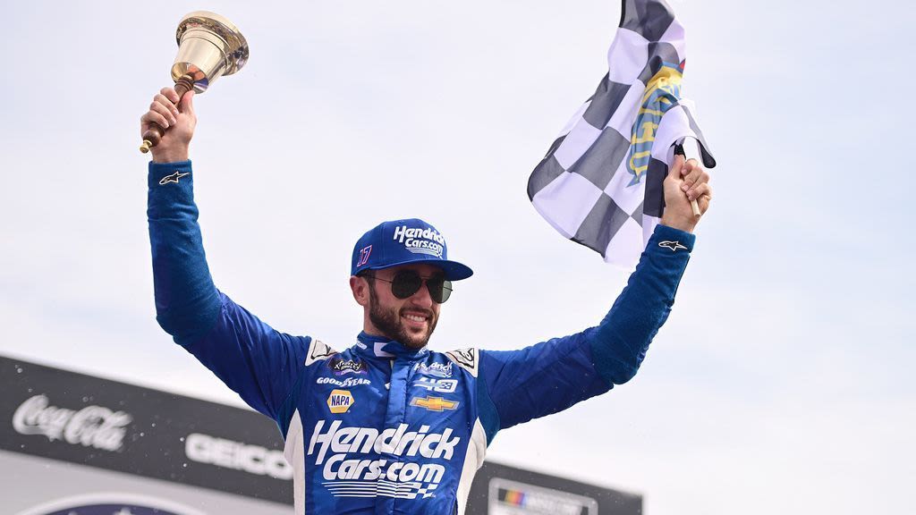 Elliott wins 1st Xfinity race since '16 at Charlotte