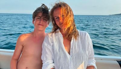 Alicia Silverstone celebra el 13 cumpleaños de su único hijo, convertido en un clon de su madre