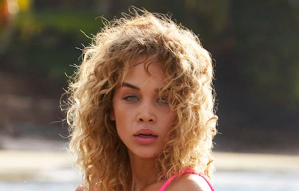 5 Sensational Neon Swimsuit Pics of Jasmine Sanders in Costa Rica