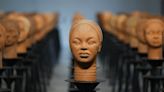 Drama dos raptos na Nigéria recriados por escultora