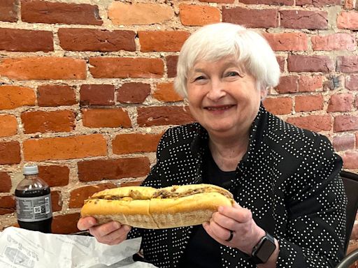 Janet Yellen orders cheesesteak like a Philadelphian