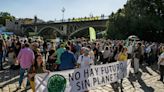 Unas 500 personas piden en Sevilla que no abra de nuevo la mina de Aznalcóllar