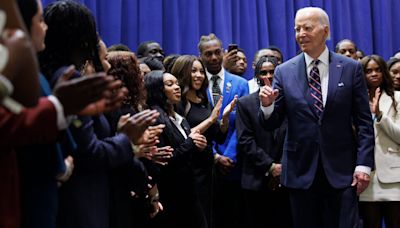 In Biden’s Homestretch, Selfies on Air Force One and a Chorus of ‘Thank You, Joe’