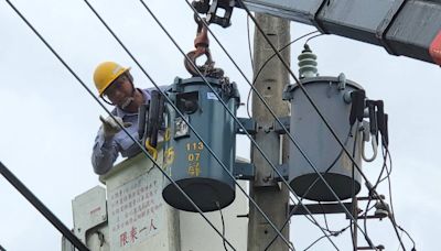 屏東停電5萬餘戶 不分晝夜搶修已幾乎全部復電