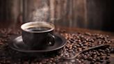 Alertan sobre los riesgos cancerígenos de un tipo de café muy popular: analizan prohibir su venta