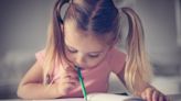 Kauen, Lutschen, Knabbern: Wie gefährlich ist es, wenn Kinder ihre Stifte malträtieren?