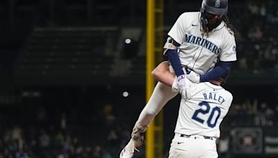 J.P. Crawford delivers as Mariners walk off Astros in 10 innings