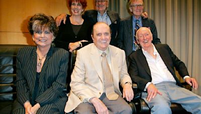 Bob Newhart mourned by Carol Burnett, Kaley Cuoco, Judd Apatow, Al Franken and more