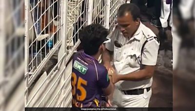 What Happened As KKR Fan Tried Stealing Match-Ball From IPL 2024 Match. Viral Video | Cricket News