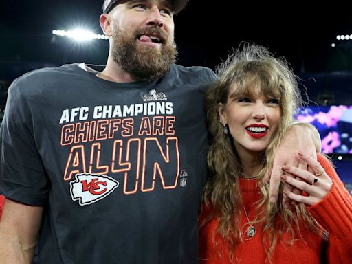 Fans Think Travis Kelce Is Looking at Taylor Swift While Taping Podcast