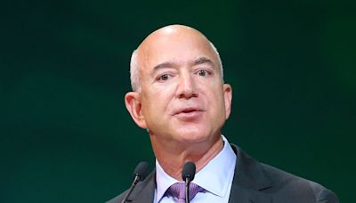 Bezos venderá US$ 5 bi de ações da Amazon após preço recorde