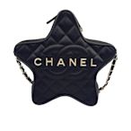 CHANEL 秀款品牌字母 LOGO菱格紋緞面星星造型斜背包(黑金)