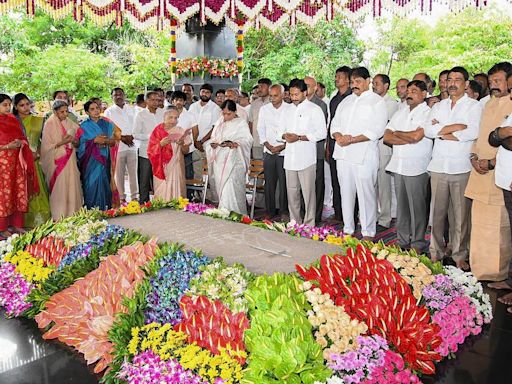 Sharmila, Jagan pay tributes separately on YSR’s birth anniversary at Idupulapaya in Andhra Pradesh