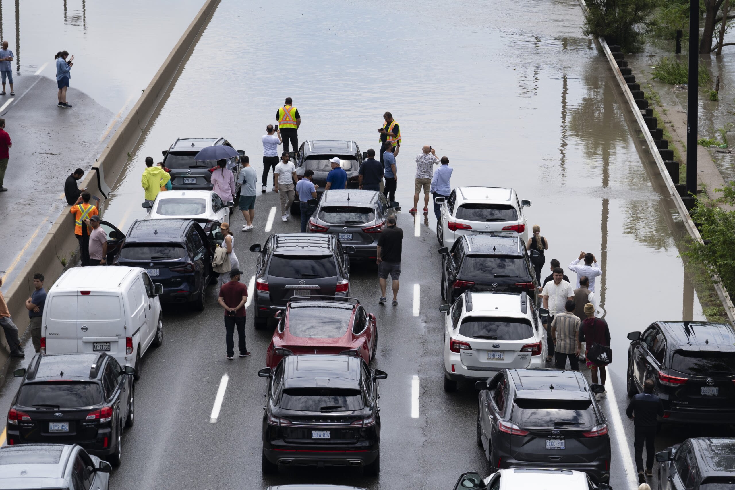 Flooding on highway in Toronto as torrential rain hits city - WTOP News