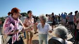 Dementia-friendly Chicago River cruise gives patients and caregivers a chance to feel less isolated