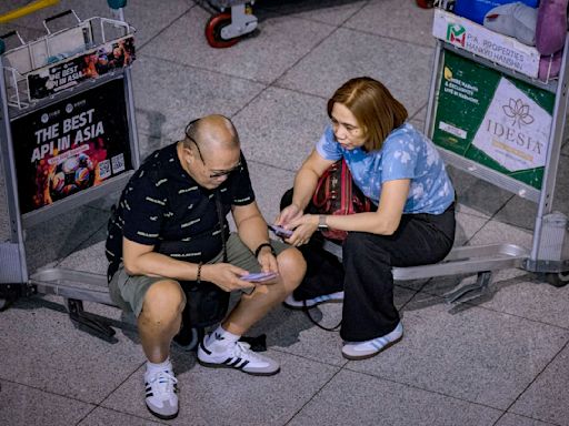 Flights grounded and passengers warned of delays amid global IT outage