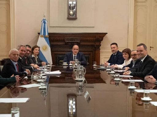 Guillermo Francos encabezó su primera reunión de Gabinete con pocos ministros y recibió a Katopodis