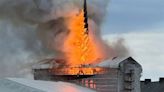丹麥首都400年古蹟尖塔被燒垮 2天後大片外牆倒塌