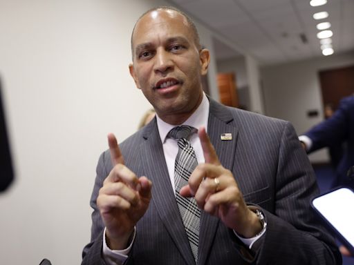 Hakeem Jeffries Sends Strange Message After Private Biden Meeting