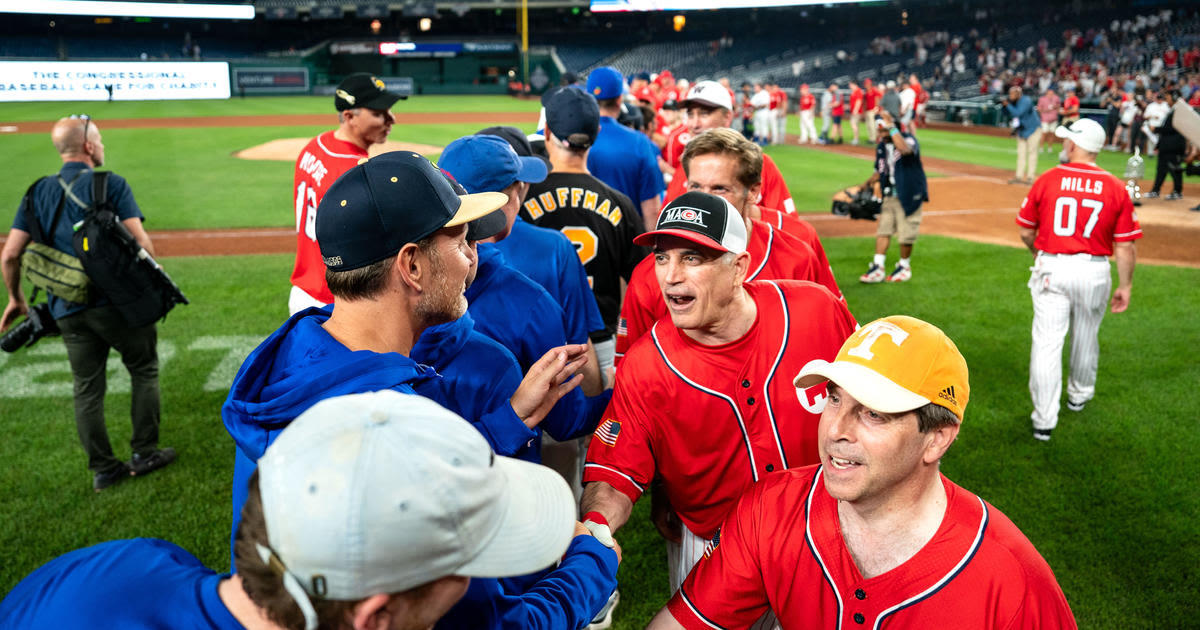 Climate protesters disrupt congressional baseball game, Republicans have 31-11 decisive victory