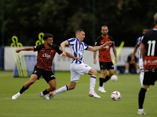 ...in the area after Palmer had tipped Antonio Sánchez's free-kick onto the post. The Baggies pushed for an equaliser as substitutes...Tom Fellows and Ollie Bostock all threatened to level the game