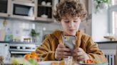 A qué edad es saludable darle celular aun niño por primera vez, según la ciencia