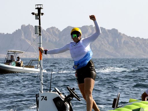 Ellie Aldridge secures kitesurfing Olympic title after days without GB gold