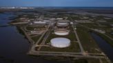 Oil falls as US reports surprise fuel build, weak demand