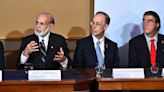 El Nobel de Economía Ben Bernanke advierte de la escasa regulación de la banca en la sombra