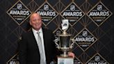Bruins coach reflects on alcohol struggles in powerful speech at NHL Awards