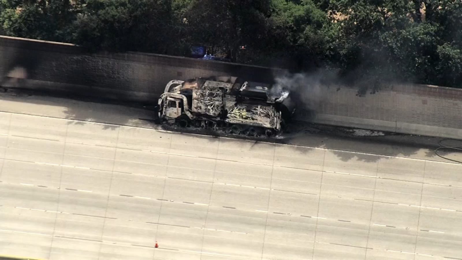 Recycling truck with compressed natural gas catches fire, shutting down northbound I-680 in Concord