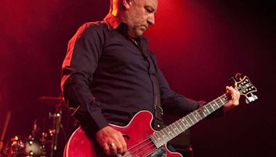 Peter Hook toca o melhor de Joy Division e New Order em SP