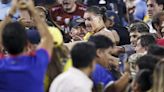 ¡Pelea final entre jugadores de Uruguay y aficionados colombianos!